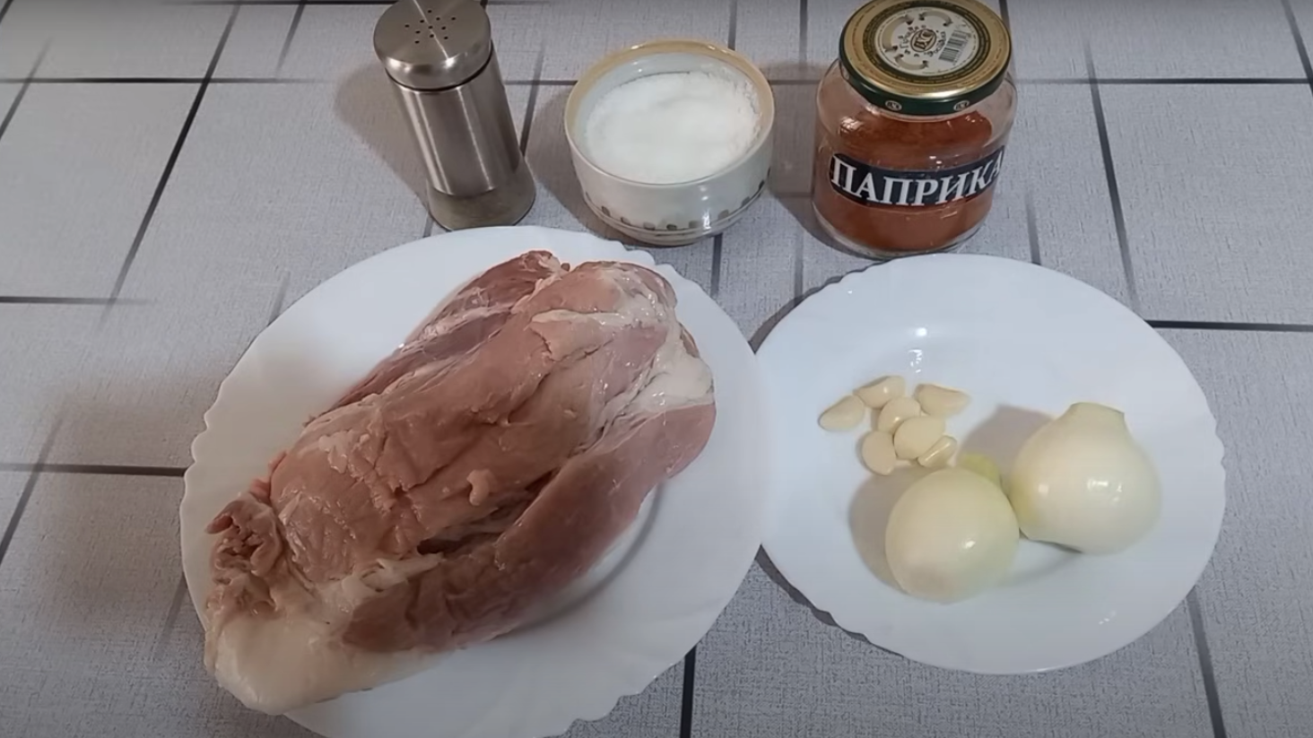 Смачна запечена молода картопля з м’ясом