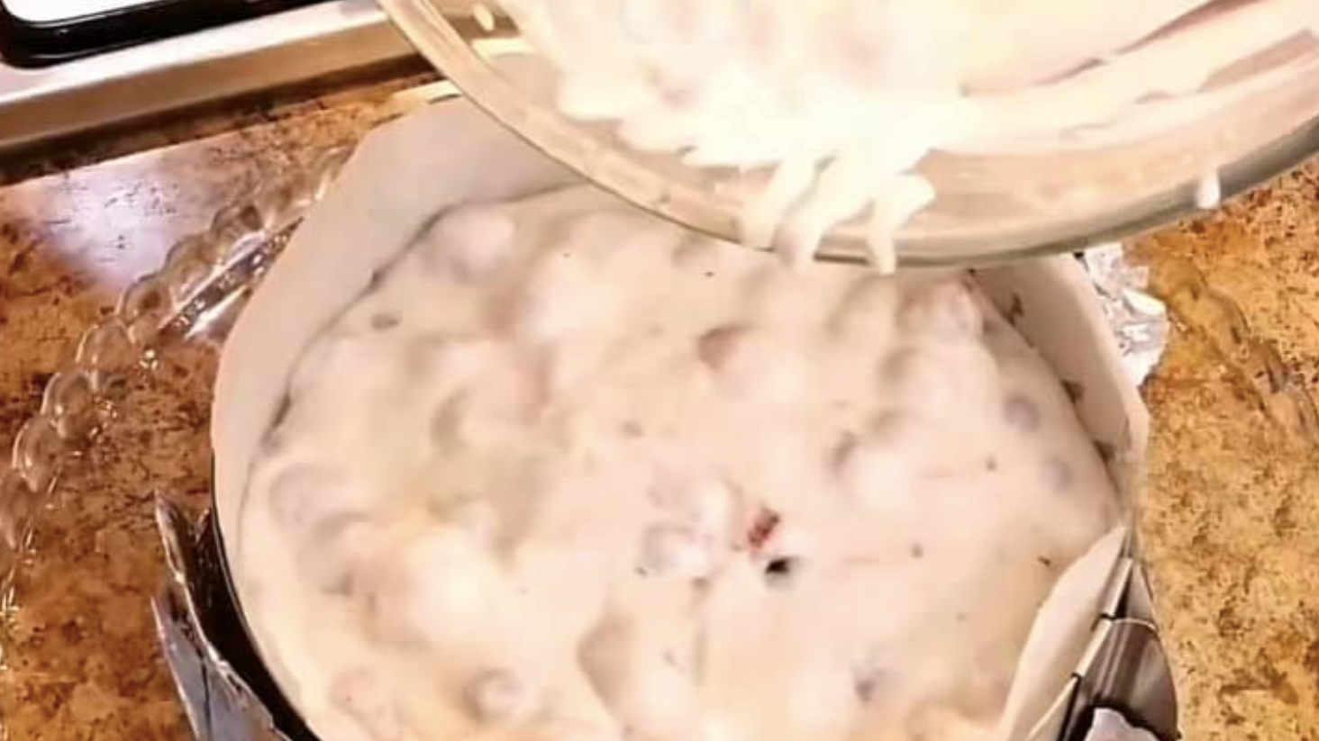 Десерт без випічки, рецепт з фото ягідного торта з сиром